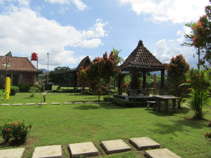 Exterior & Views 26