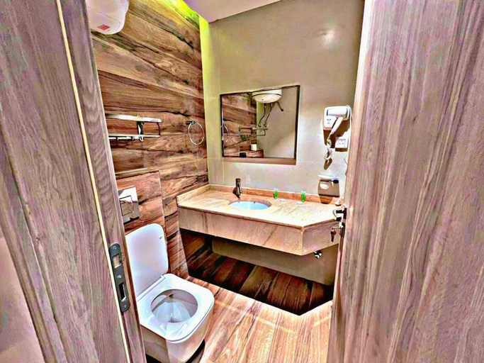 Bathroom 5, Mass Paradise Hotel, Aqaba