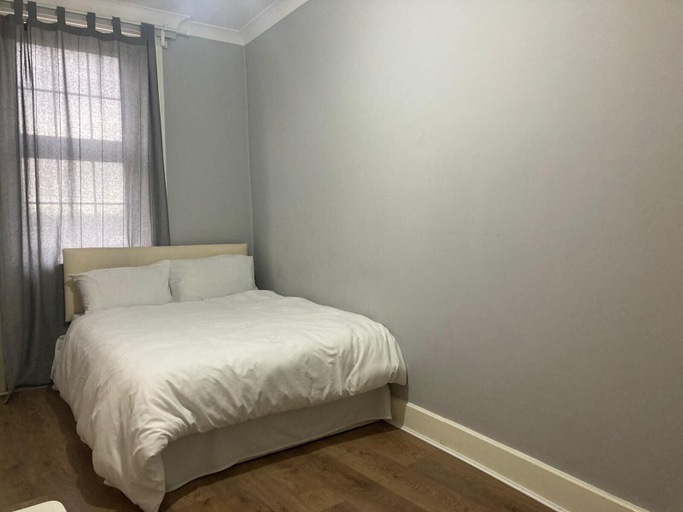 Bedroom 5, Three Bed Two Bath Apartment in London, London