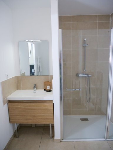 Bathroom 5, Les Patios de Saint-Pierre, Hérault