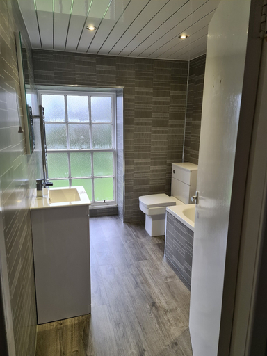 Bathroom 3, Golspie Inn, Highland
