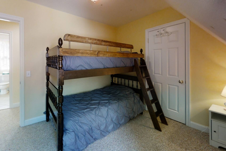 Bedroom 3, River View House, Carroll
