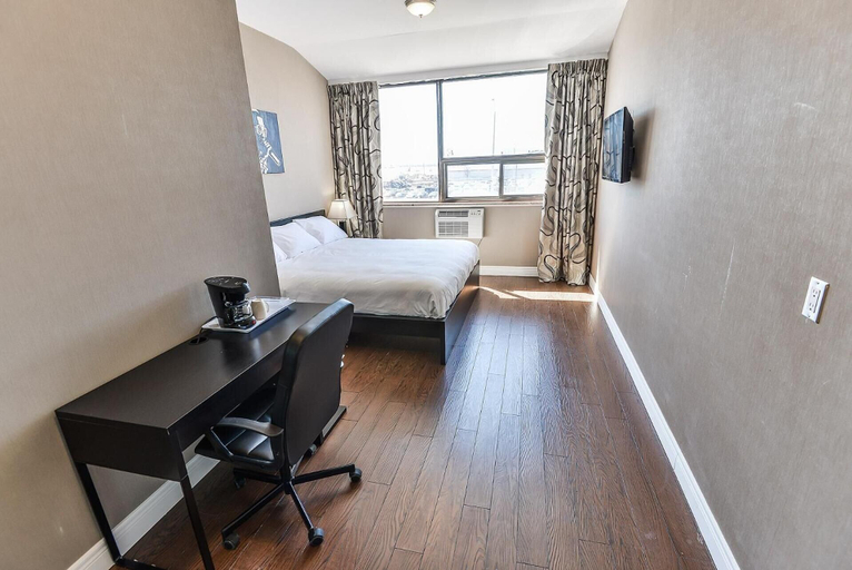 Bedroom 5, Nu Hotel Toronto, Peel