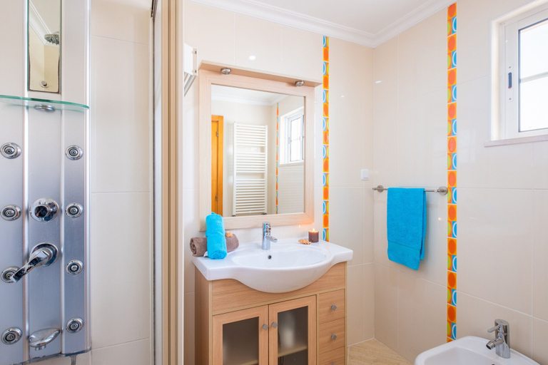 Bathroom 4, Villa Cinema, Albufeira