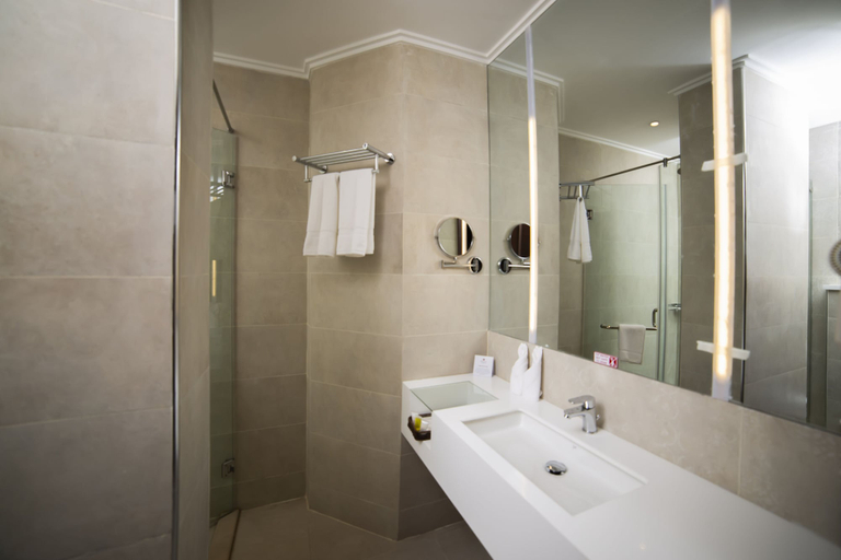 Bathroom 5, Best Western Premier Hotel Gulberg Lahore, Lahore