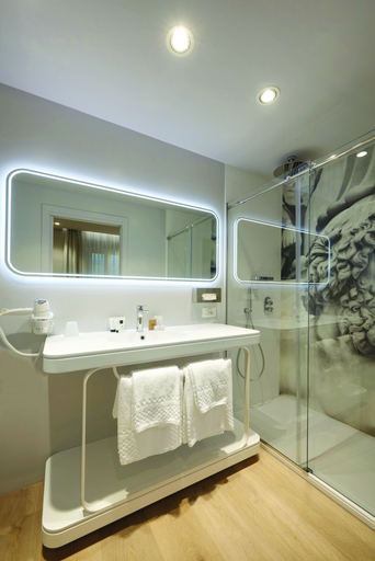 Bathroom 5, You.Me Design Place Hotel, Trieste