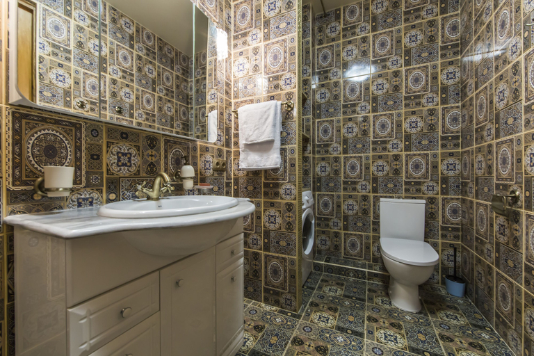 Bathroom 2, Magnificent Apartment at Luteranska, Shevchenkivs'kyi