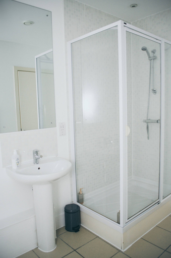 Bathroom 4, Kent Street - Apt 15, Sefton