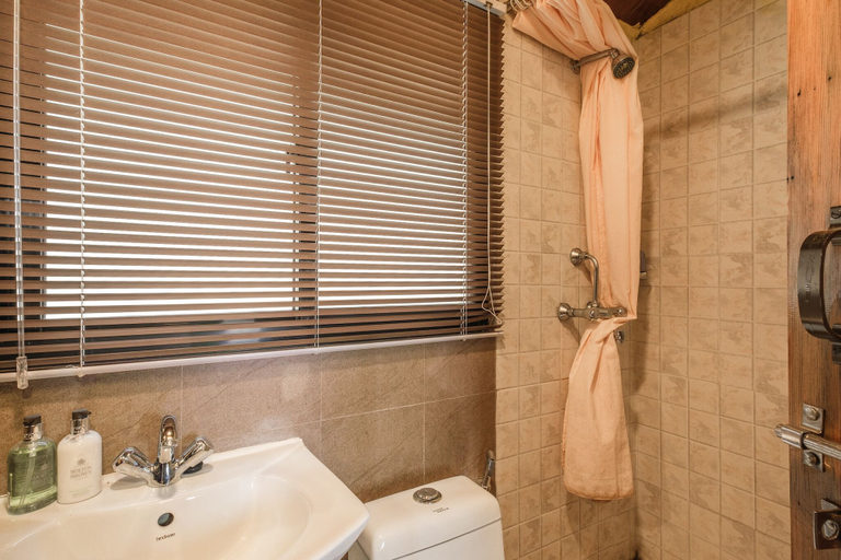 Bathroom 5, Shivapuri Heights Cottages, Bagmati