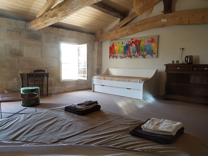 Bedroom 5, La Ferme du Ciel, Gironde