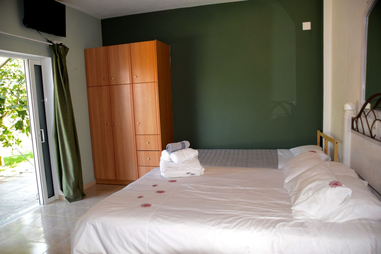 Bedroom 3, Anastasios Olive Garden Apartments, Peloponnese