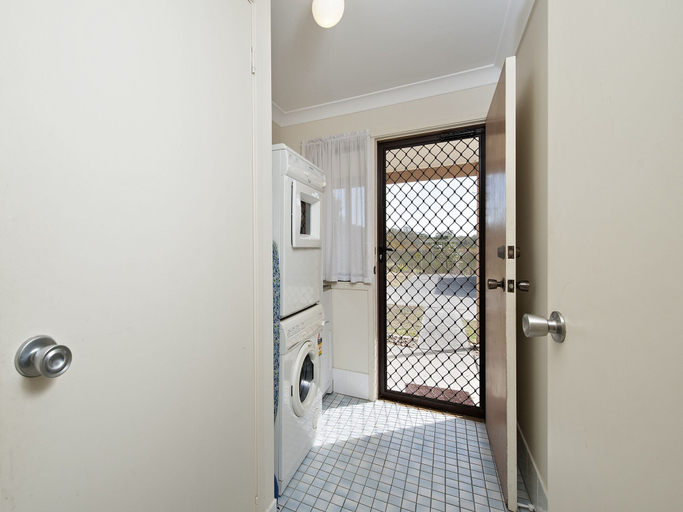 Bathroom 3, The Breakers, 16B Government Road, Port Stephens