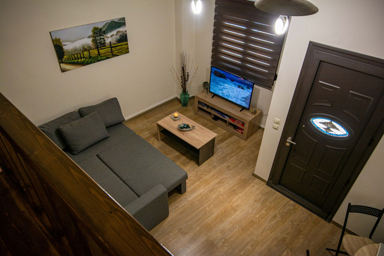 Others 5, Cozy Flat Attic near Beach & Venetian Port, Crete