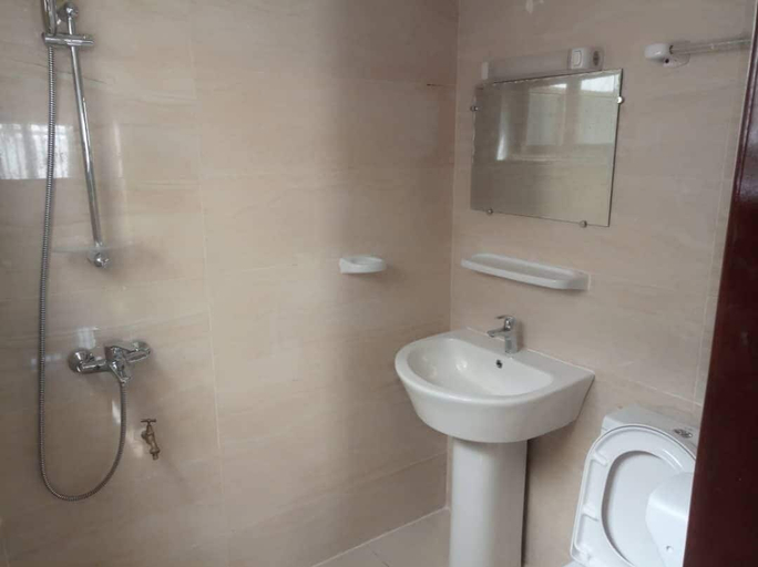 Bathroom, Studio Meublé Sikecodji, Cotonou