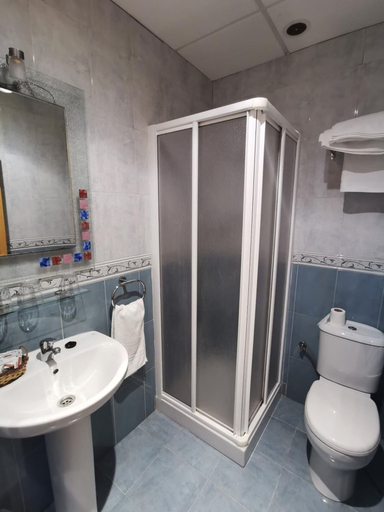 Bathroom 5, Hostal Talavera, Badajoz