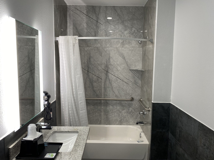 Bathroom 3, Palace Inn Crosby, Houston