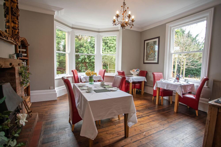 Food & Drinks 5, Treherne House & The Malvern Retreat, Worcestershire