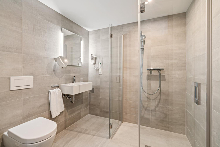 Bathroom 4, Hotel Amper, Fürstenfeldbruck