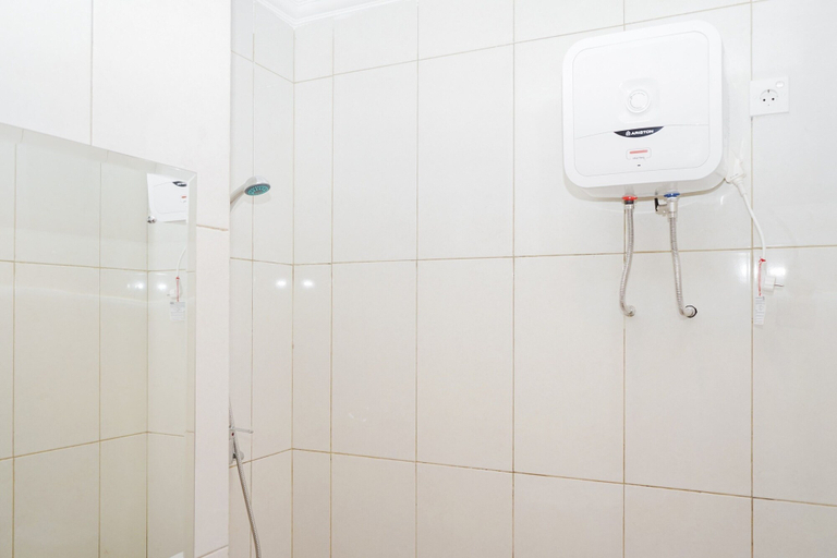 Bathroom 3, Nice and Fresh 1BR at Asatti Apartment, Tangerang Selatan