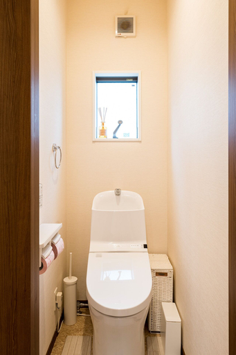 Bathroom 4, Oceanfront Villa Hale Kahakai, Yokosuka