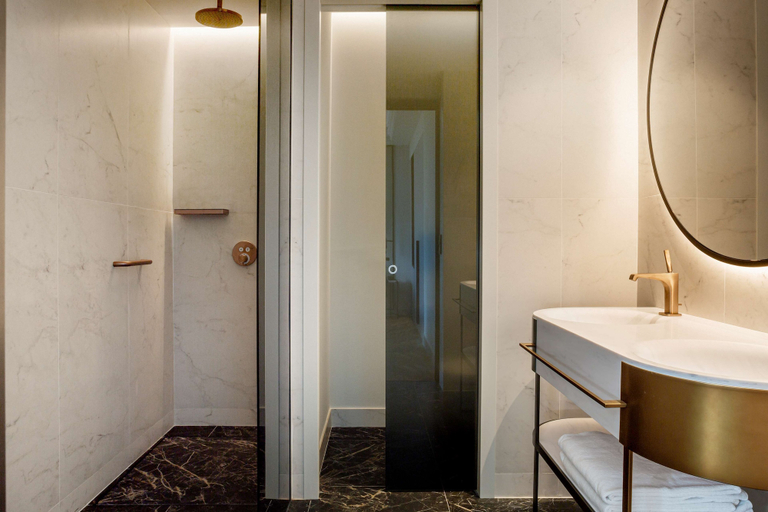 Bathroom 5, Radisson Collection Hotel, Magdalena Plaza Sevilla, Sevilla