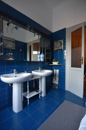 Bathroom 5, A casa dell'artista Viki, Ancona