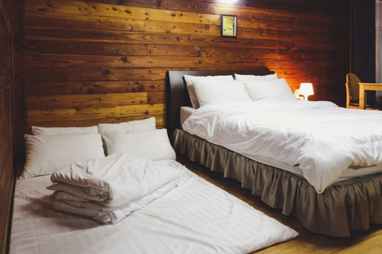 Bedroom 2, Windmill & Sea Pension, Jeju