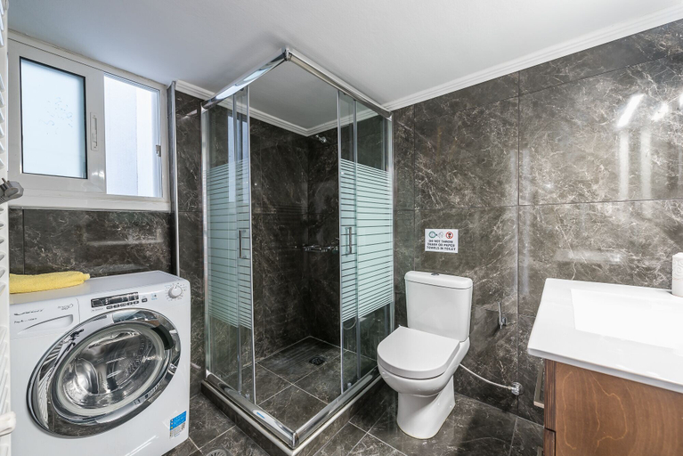 Bathroom 5, Victoria Supreme Suite, Attica