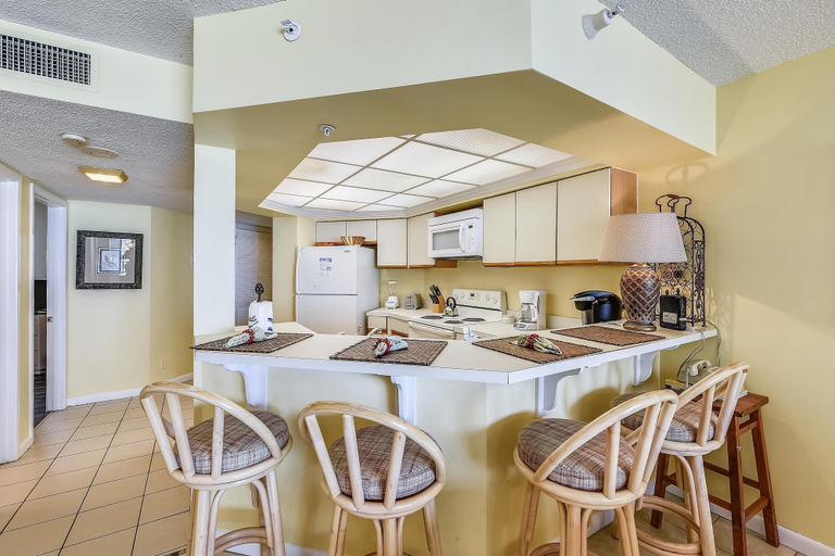 Food & Drinks, Summerhouse by Book That Condo, Bay