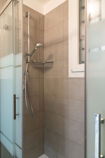 Bathroom shower, Via Acri, Bologna