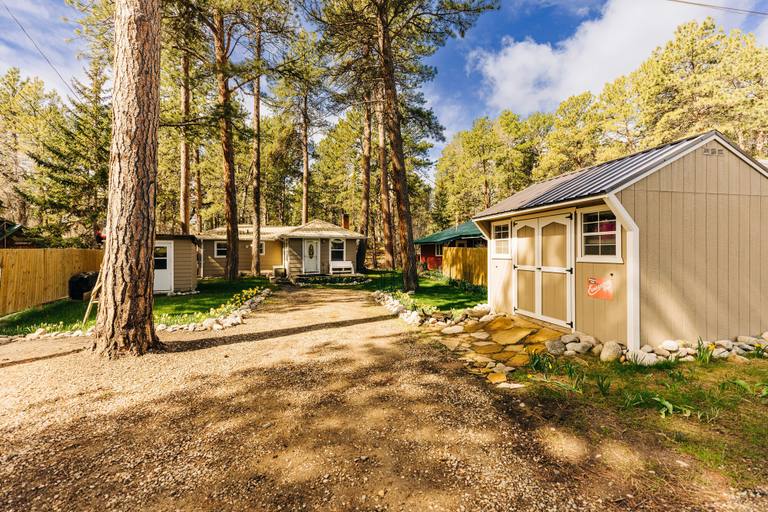 Exterior & Views 2, Serene Creek Side Cottage Retreat, Sheridan