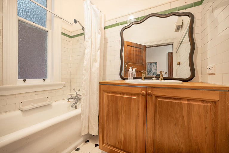 Bathroom 5, The Fern & Thistle Boutique Accommodation - Drinks, Hotpool, Sauna, Clutha