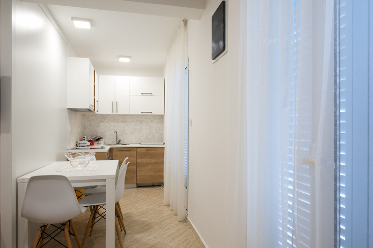 Others 4, Apartmani Mia