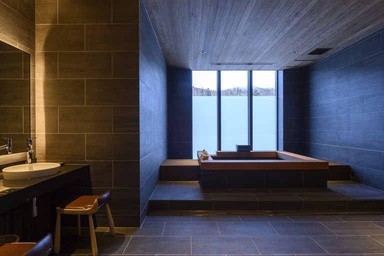 Bathroom 5, Yu Kiroro, Akaigawa