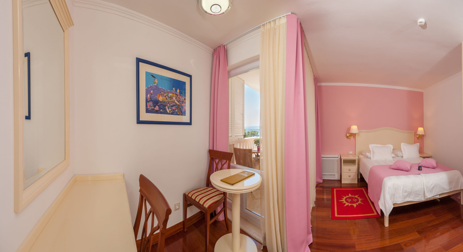 Bedroom 2, Sunceva Postelja, Brela