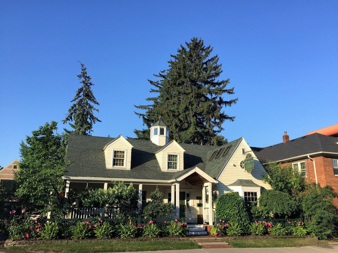 Exterior & Views