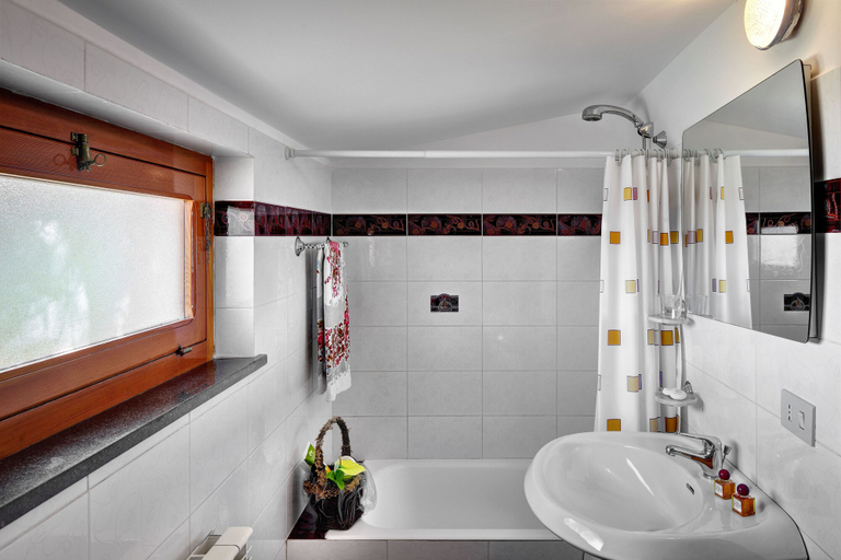 Bathroom 3, La Villa dell'Olio, Napoli