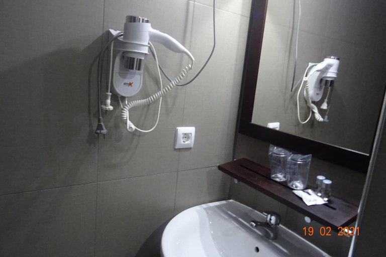 Bathroom 4, Hotel Carlos III, Murcia