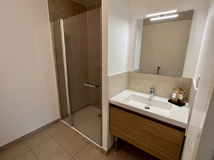 Bathroom 5, Les Patios de Saint-Pierre, Hérault