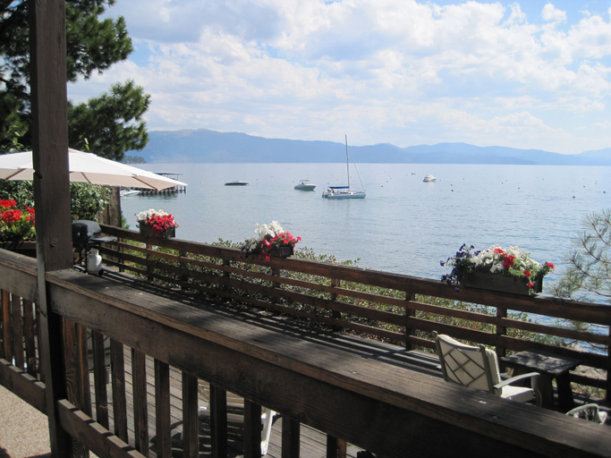Others 3, Holiday House, Placer