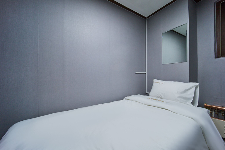 Bedroom 3, Seoul Central Hotel, Jung