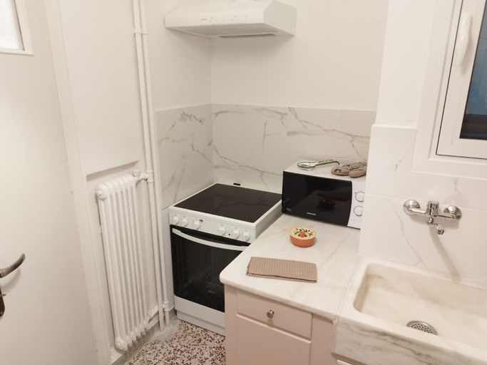 Others 5, Zeus Apartment, Attica