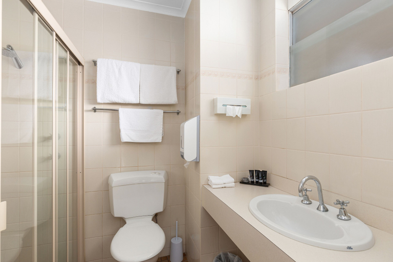 Bathroom 4, Mantra Mount Gambier, Mount Gambier