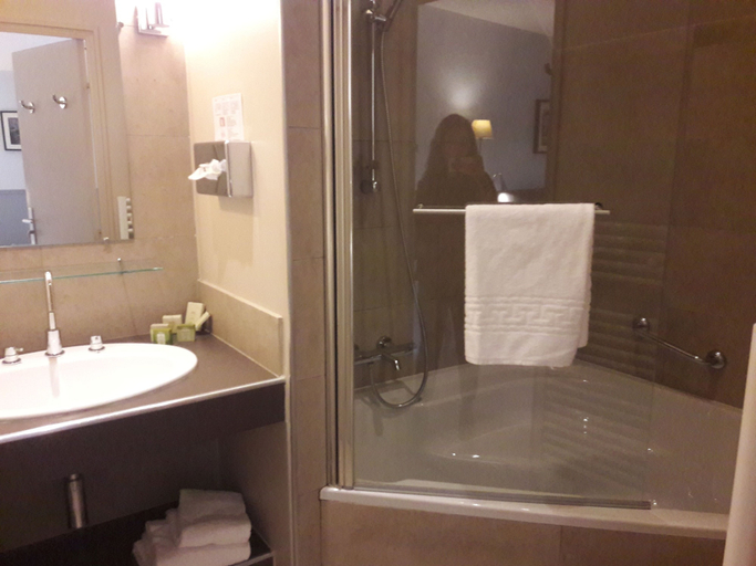 Bathroom 4, Hostellerie des Clos, Yonne