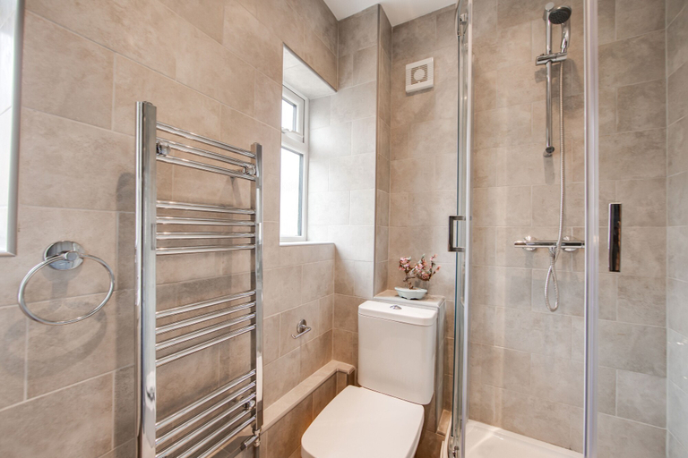 Bathroom 4, 4 Bed - Sleeps 6 - Private Garden - Free Parking, Kent