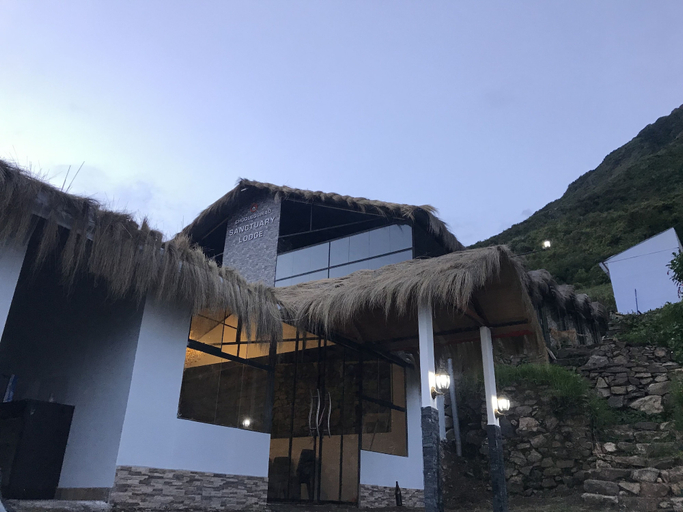 Exterior & Views