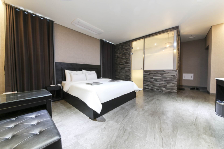 Bedroom 3, The City Hotel, Nonsan