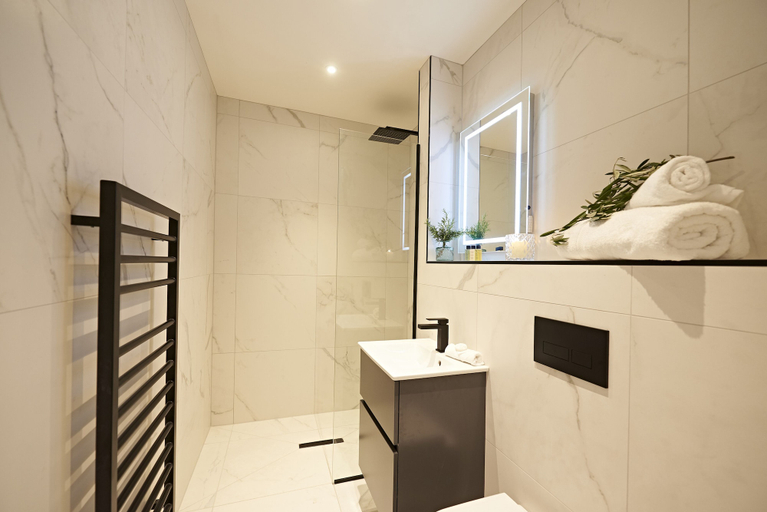 Bathroom 4, Valentinos Restaurant With Rooms, North Yorkshire