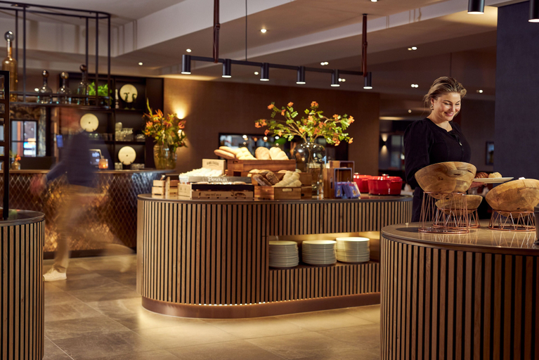 Food & Drinks 5, Van der Valk Hotel Groningen - Zuidbroek A7, Menterwolde