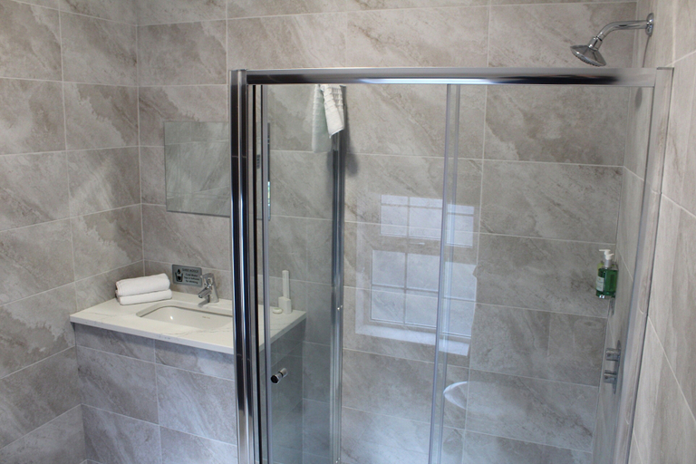 Bathroom 3, Joyce's Inishowen
